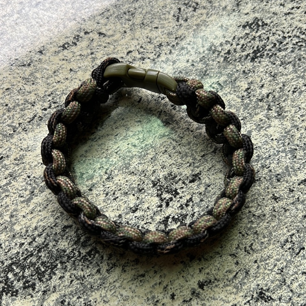 Handmade bracelet with buckle